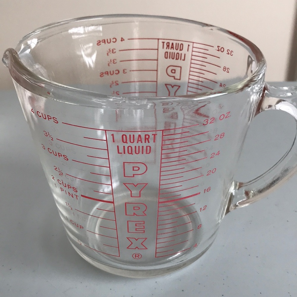 Vintage Pyrex D-handle 532 Quart measuring pitcher